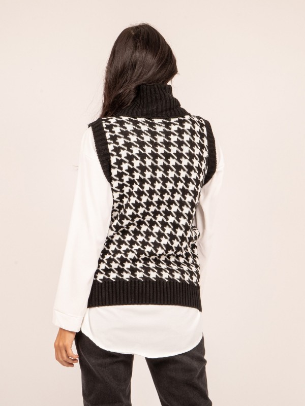 Pull sans manches col roulé...