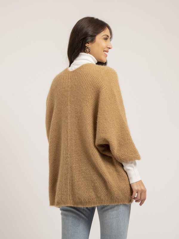 Gilet mi-long ouvert...